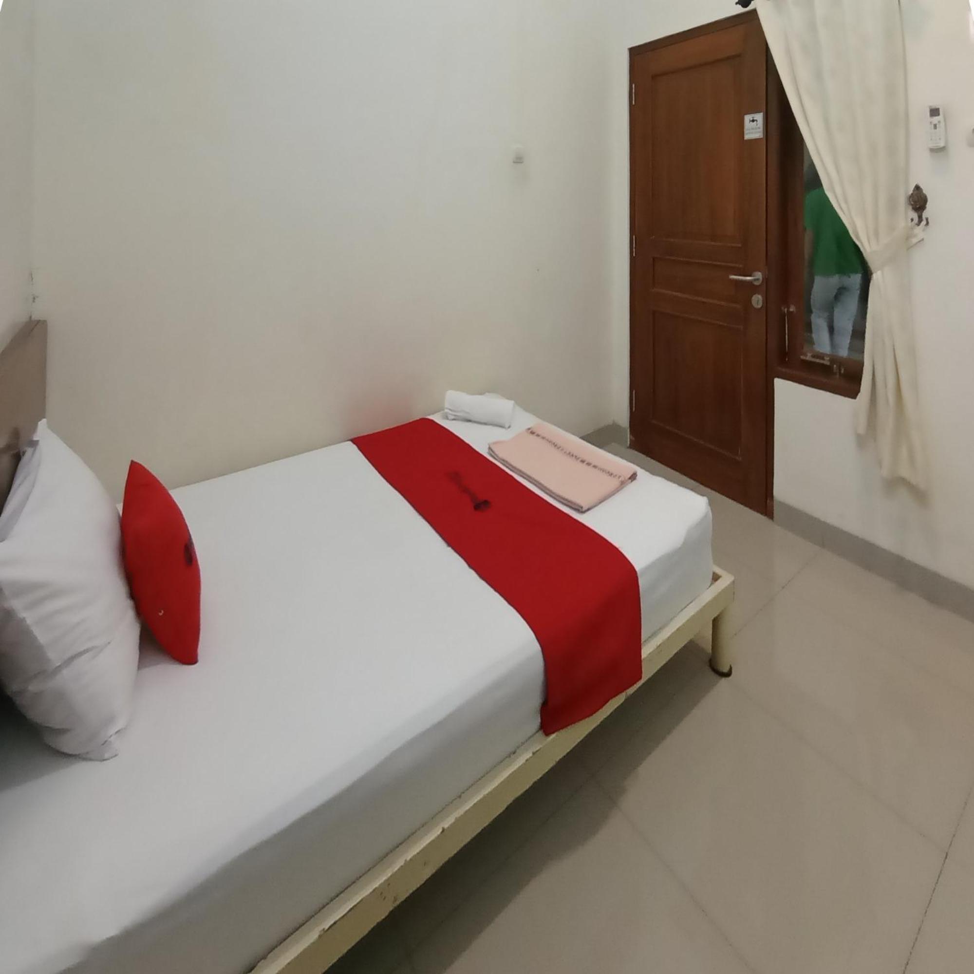 Hotel Reddoorz At Syariah House Purwokerto Exterior foto
