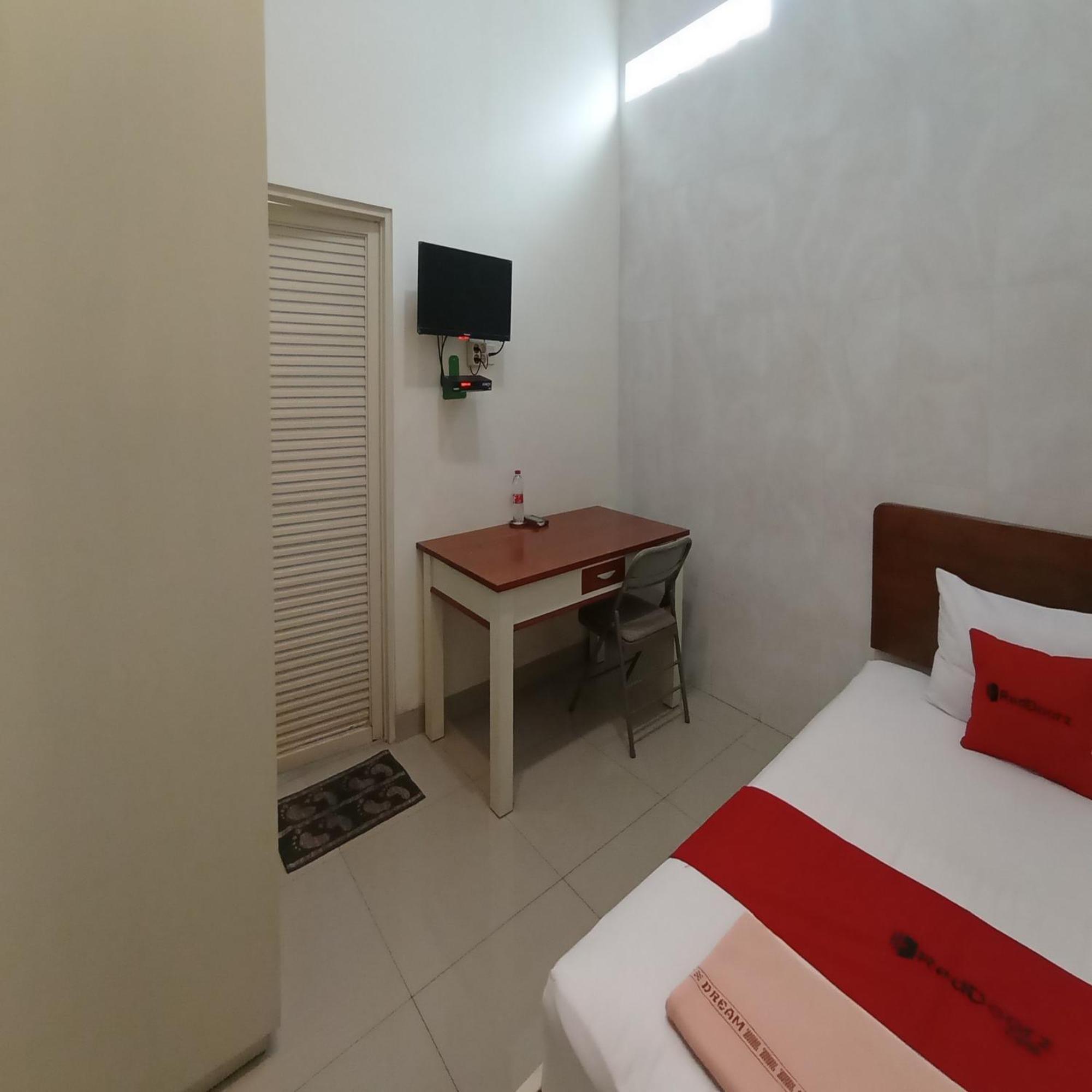 Hotel Reddoorz At Syariah House Purwokerto Exterior foto