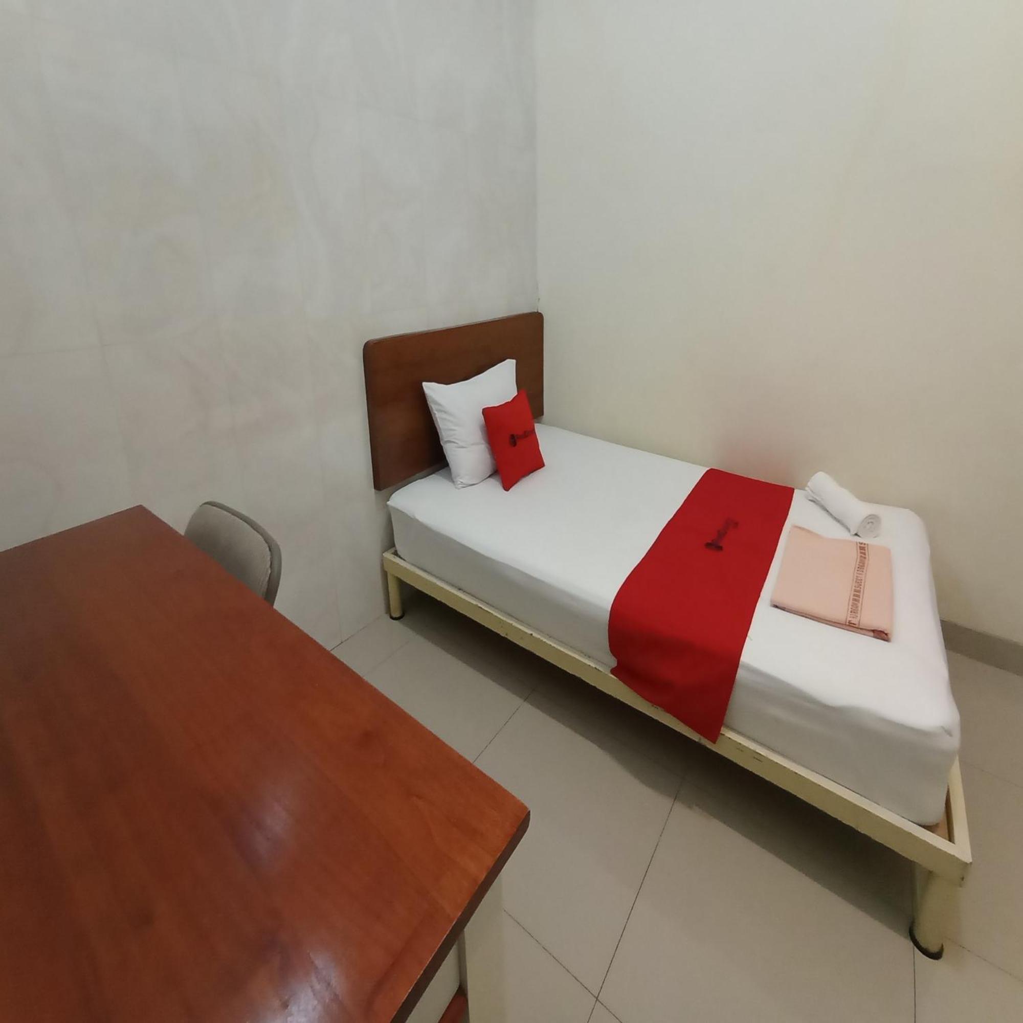 Hotel Reddoorz At Syariah House Purwokerto Exterior foto