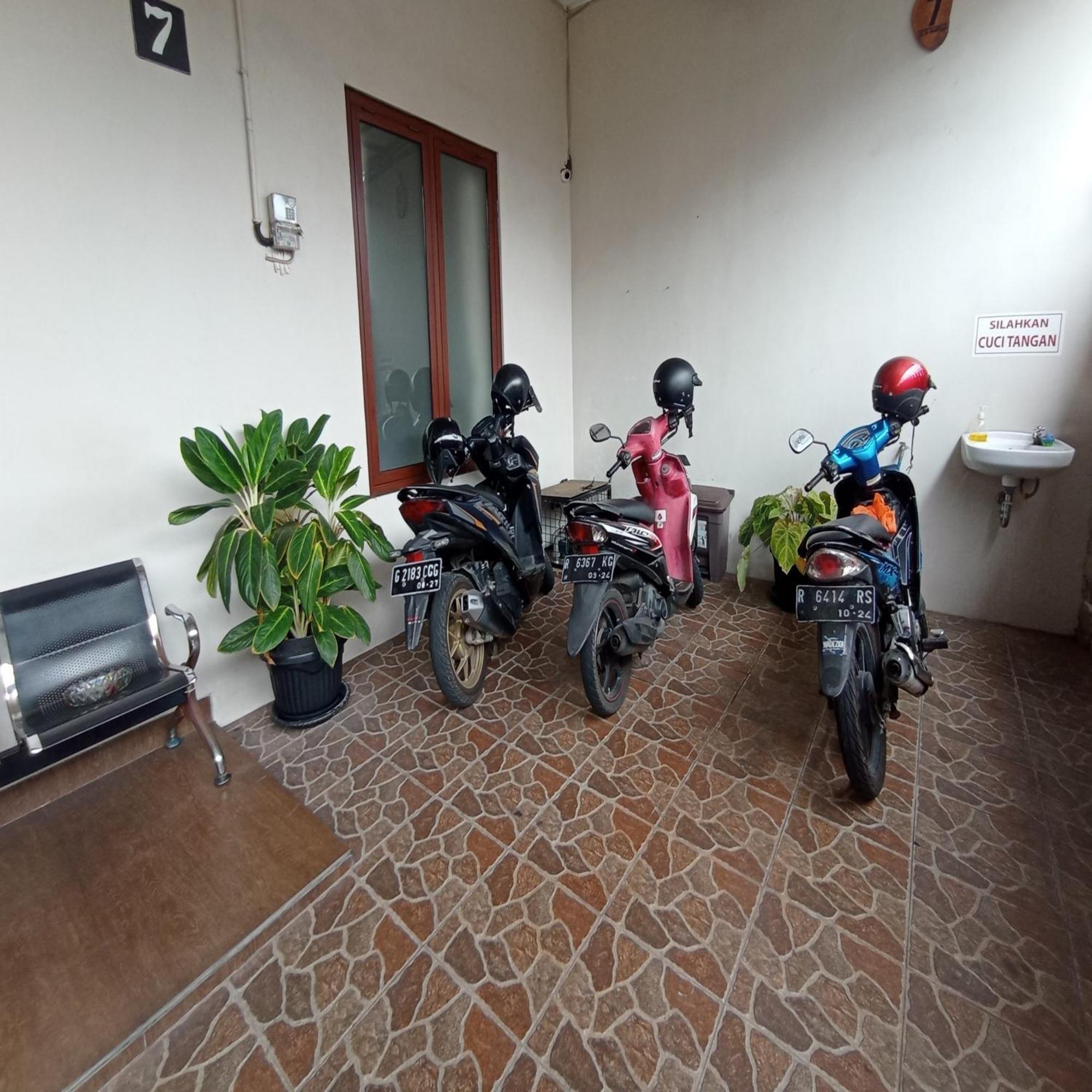 Hotel Reddoorz At Syariah House Purwokerto Exterior foto