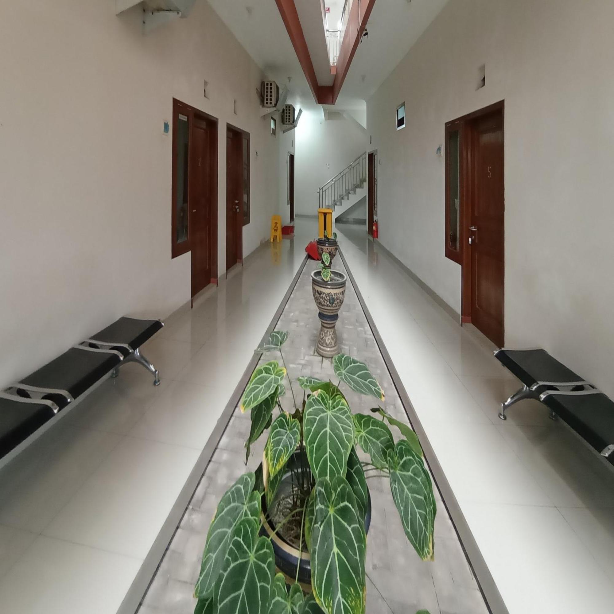 Hotel Reddoorz At Syariah House Purwokerto Exterior foto